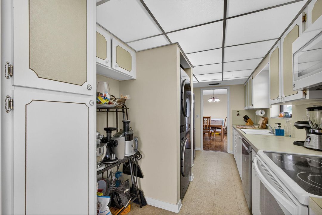 待售: $375,000 (2 贝兹, 2 浴室, 1400 平方英尺)