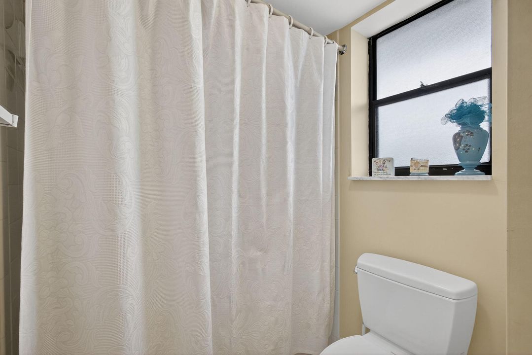 待售: $375,000 (2 贝兹, 2 浴室, 1400 平方英尺)