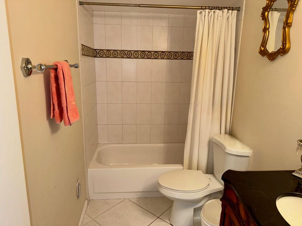 For Sale: $279,900 (2 beds, 2 baths, 1096 Square Feet)