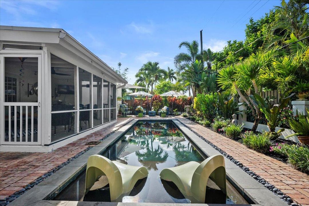 合同活跃: $899,900 (3 贝兹, 2 浴室, 1452 平方英尺)