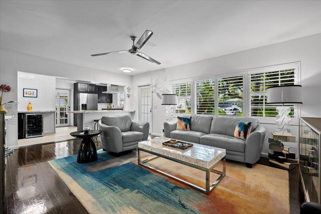 合同活跃: $899,900 (3 贝兹, 2 浴室, 1452 平方英尺)