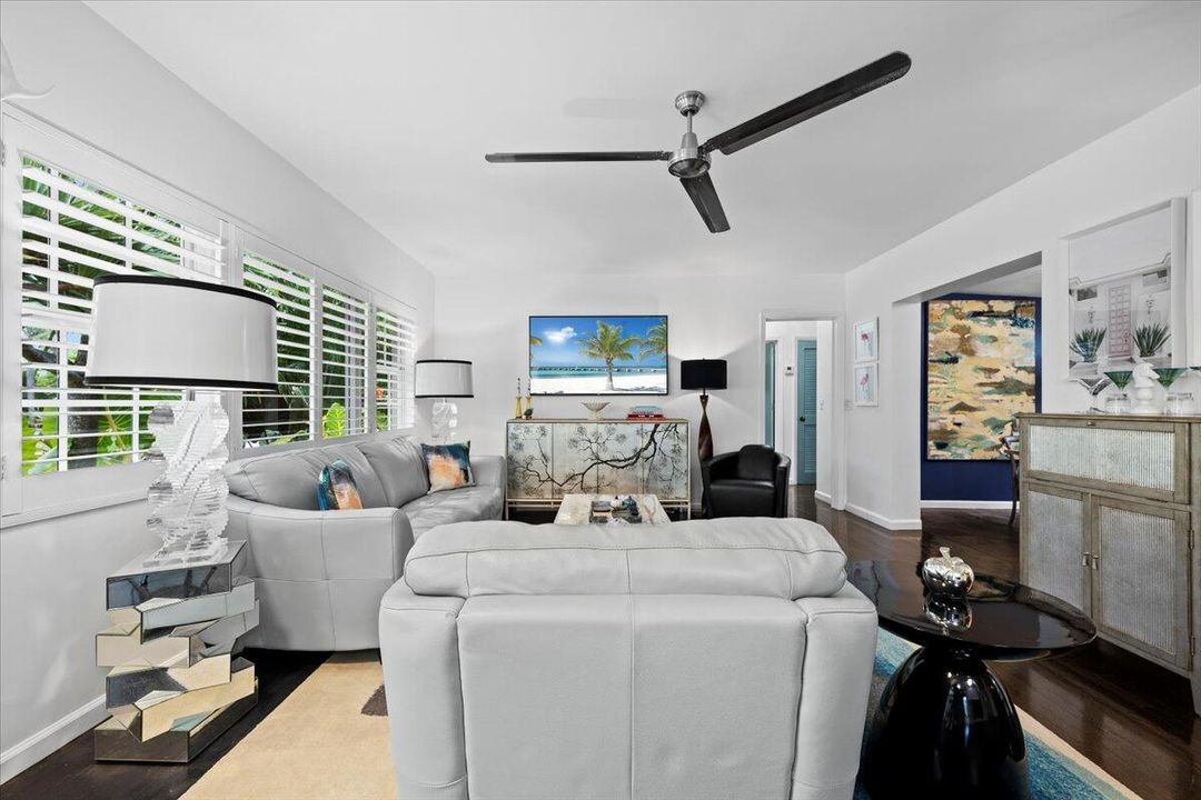 合同活跃: $899,900 (3 贝兹, 2 浴室, 1452 平方英尺)