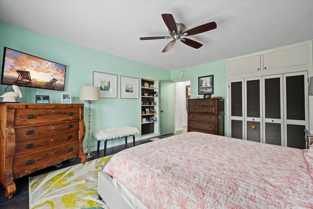 合同活跃: $899,900 (3 贝兹, 2 浴室, 1452 平方英尺)