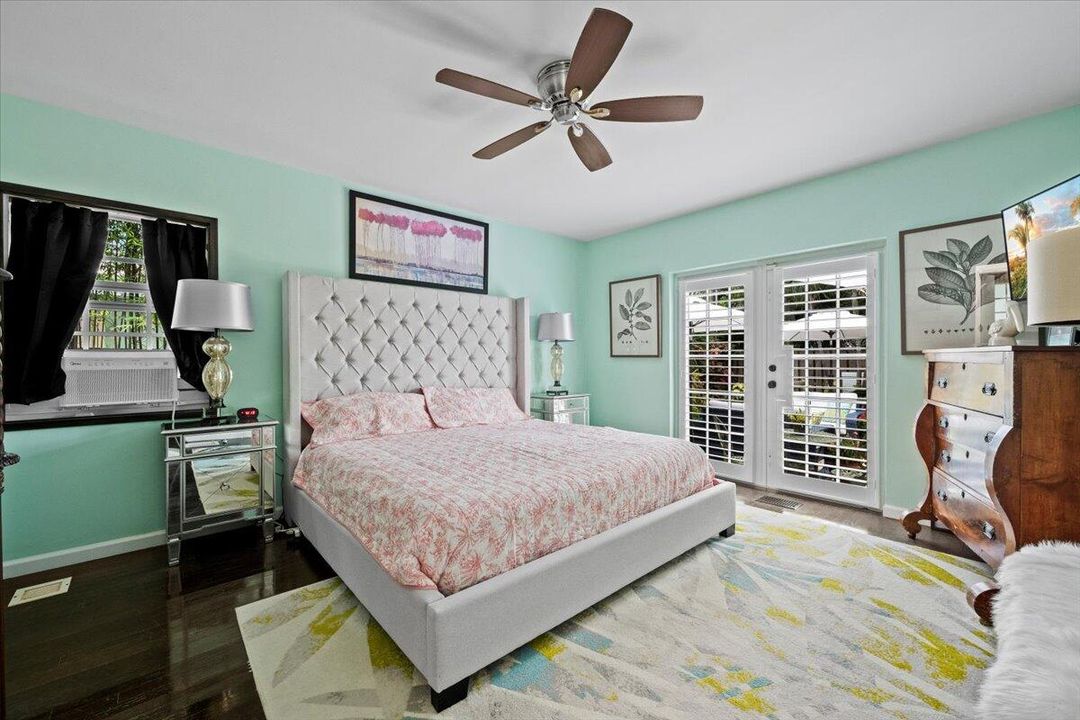 合同活跃: $899,900 (3 贝兹, 2 浴室, 1452 平方英尺)