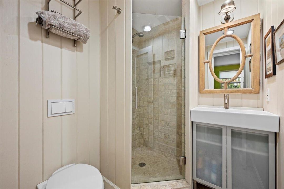 合同活跃: $899,900 (3 贝兹, 2 浴室, 1452 平方英尺)