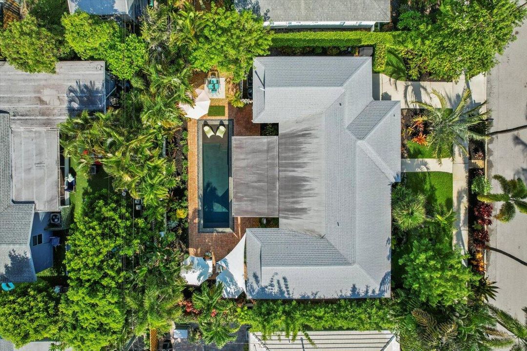 合同活跃: $899,900 (3 贝兹, 2 浴室, 1452 平方英尺)