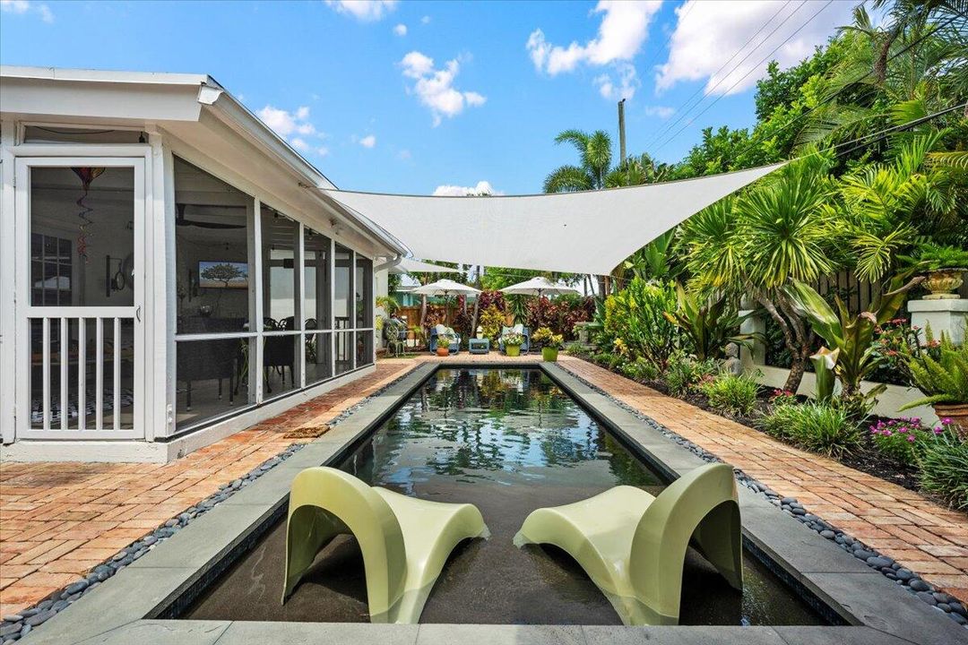 合同活跃: $899,900 (3 贝兹, 2 浴室, 1452 平方英尺)