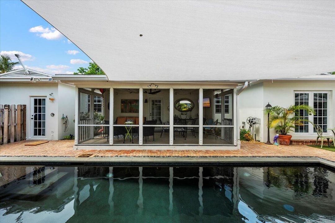 合同活跃: $899,900 (3 贝兹, 2 浴室, 1452 平方英尺)