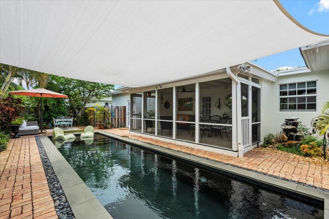 合同活跃: $899,900 (3 贝兹, 2 浴室, 1452 平方英尺)