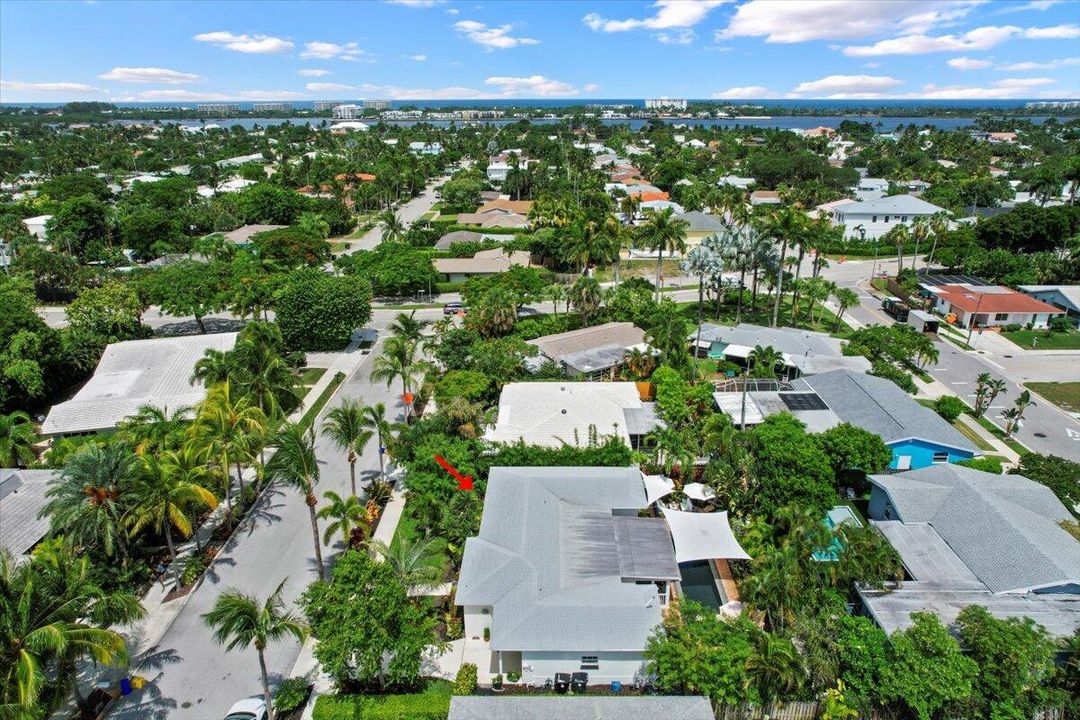 合同活跃: $899,900 (3 贝兹, 2 浴室, 1452 平方英尺)