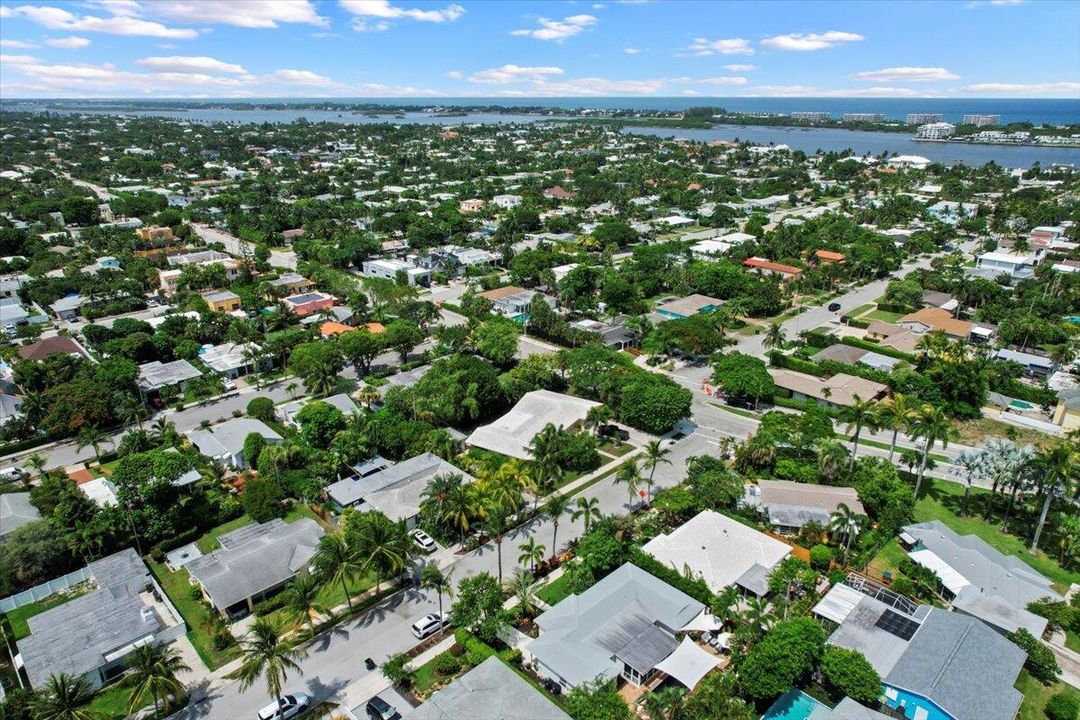 合同活跃: $899,900 (3 贝兹, 2 浴室, 1452 平方英尺)