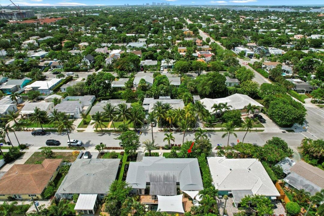 合同活跃: $899,900 (3 贝兹, 2 浴室, 1452 平方英尺)