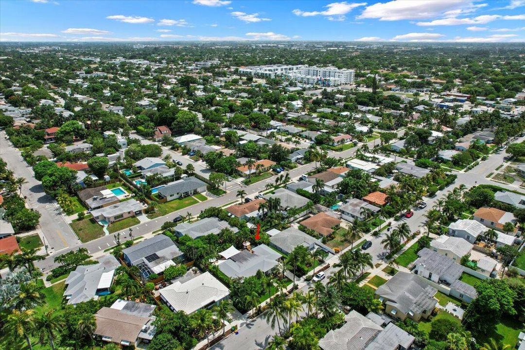 合同活跃: $899,900 (3 贝兹, 2 浴室, 1452 平方英尺)