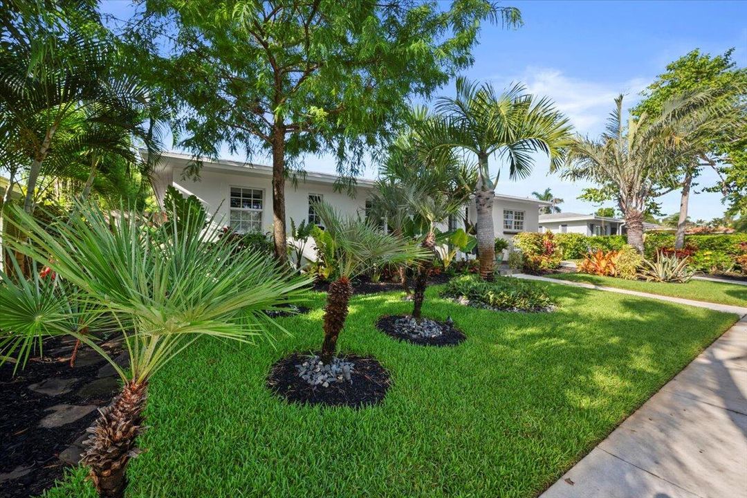 合同活跃: $899,900 (3 贝兹, 2 浴室, 1452 平方英尺)