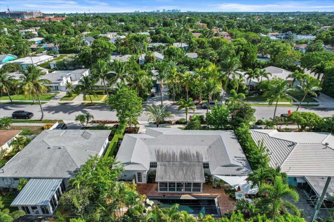 合同活跃: $899,900 (3 贝兹, 2 浴室, 1452 平方英尺)