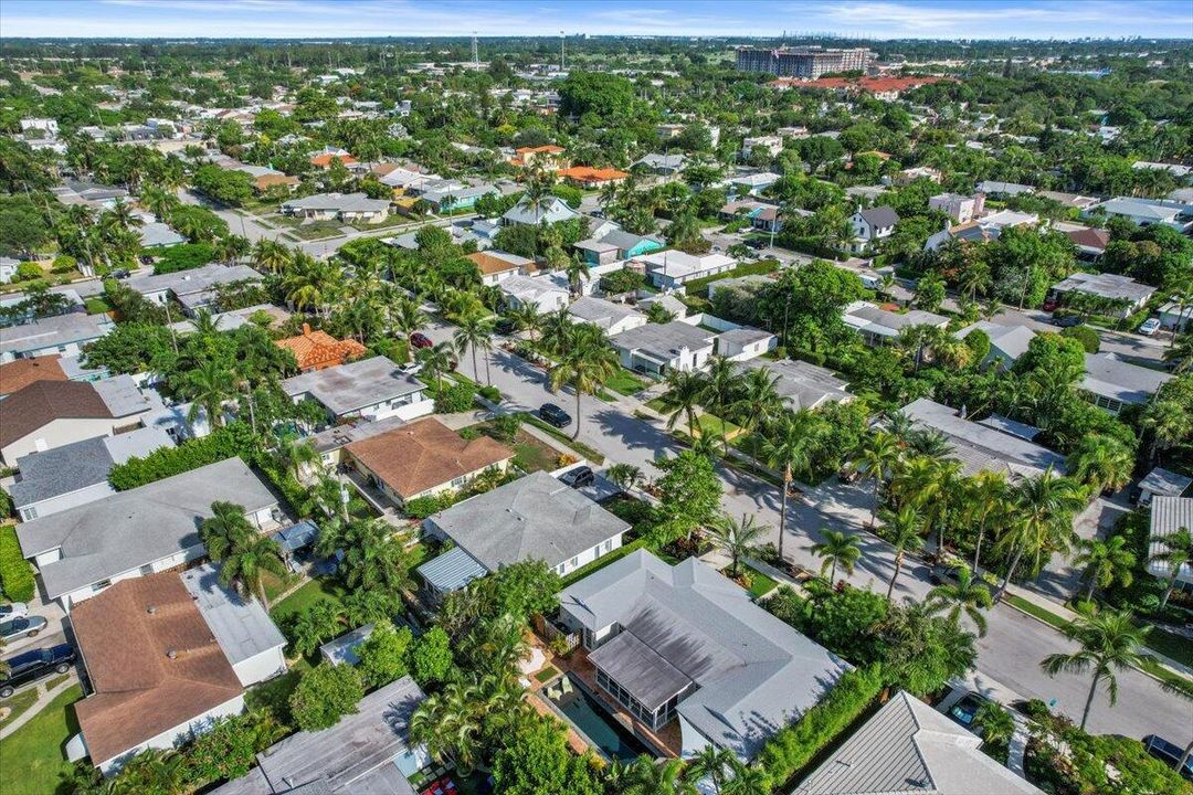 合同活跃: $899,900 (3 贝兹, 2 浴室, 1452 平方英尺)