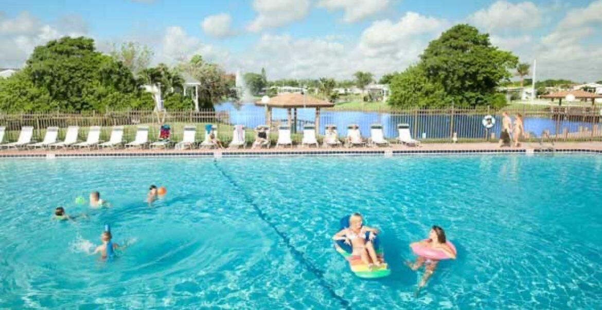 For Sale: $115,000 (3 beds, 3 baths, 1420 Square Feet)