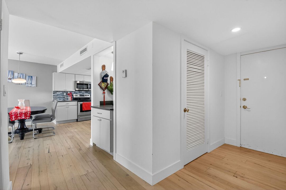 Active With Contract: $7,500 (2 beds, 2 baths, 1116 Square Feet)