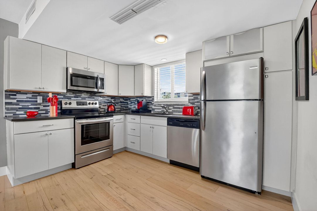 Active With Contract: $7,500 (2 beds, 2 baths, 1116 Square Feet)