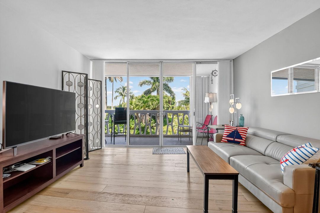 Active With Contract: $7,500 (2 beds, 2 baths, 1116 Square Feet)