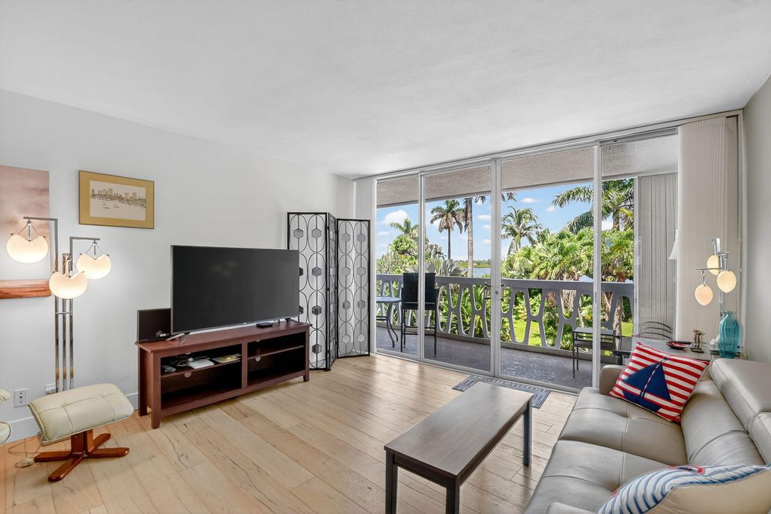 Active With Contract: $7,500 (2 beds, 2 baths, 1116 Square Feet)