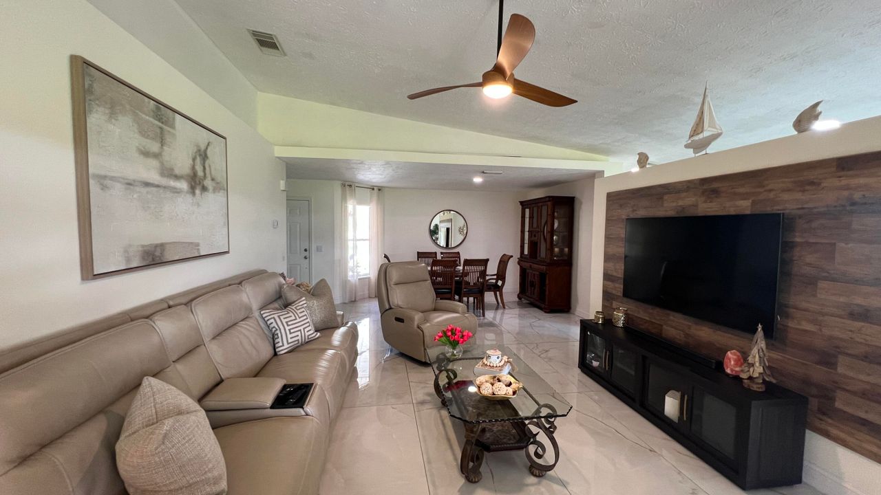 For Sale: $210,000 (3 beds, 2 baths, 1714 Square Feet)