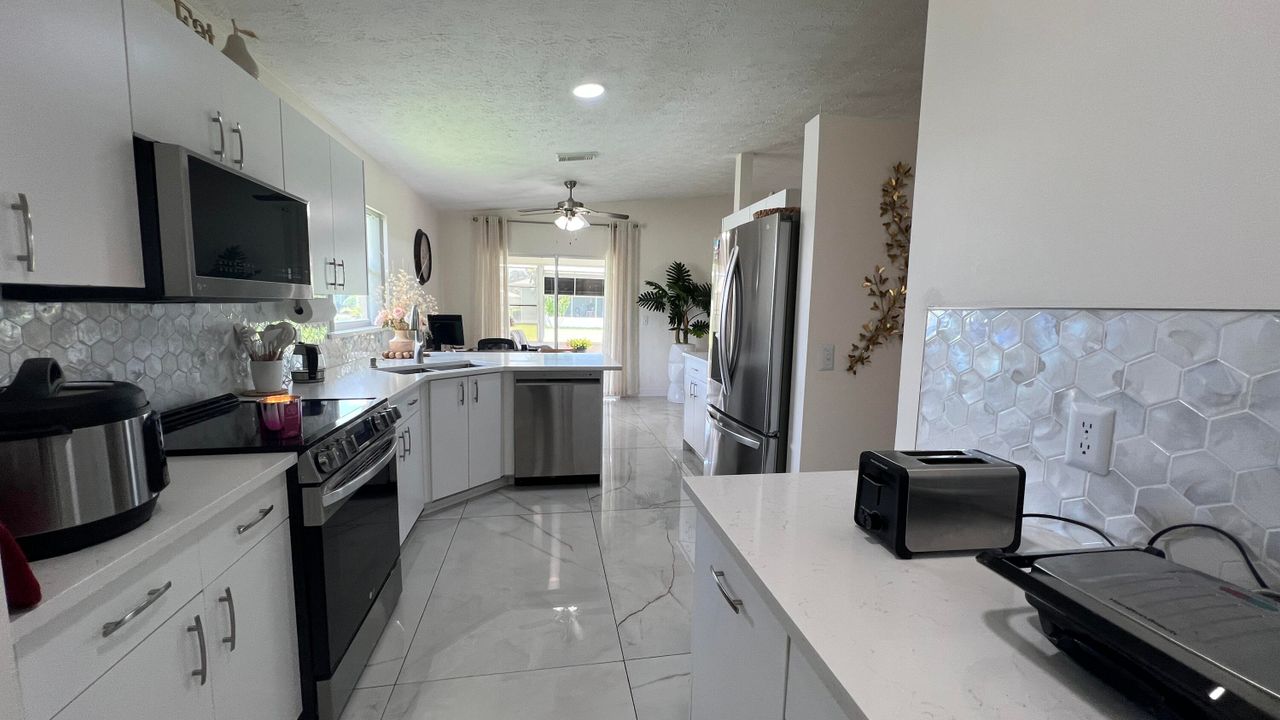 For Sale: $210,000 (3 beds, 2 baths, 1714 Square Feet)