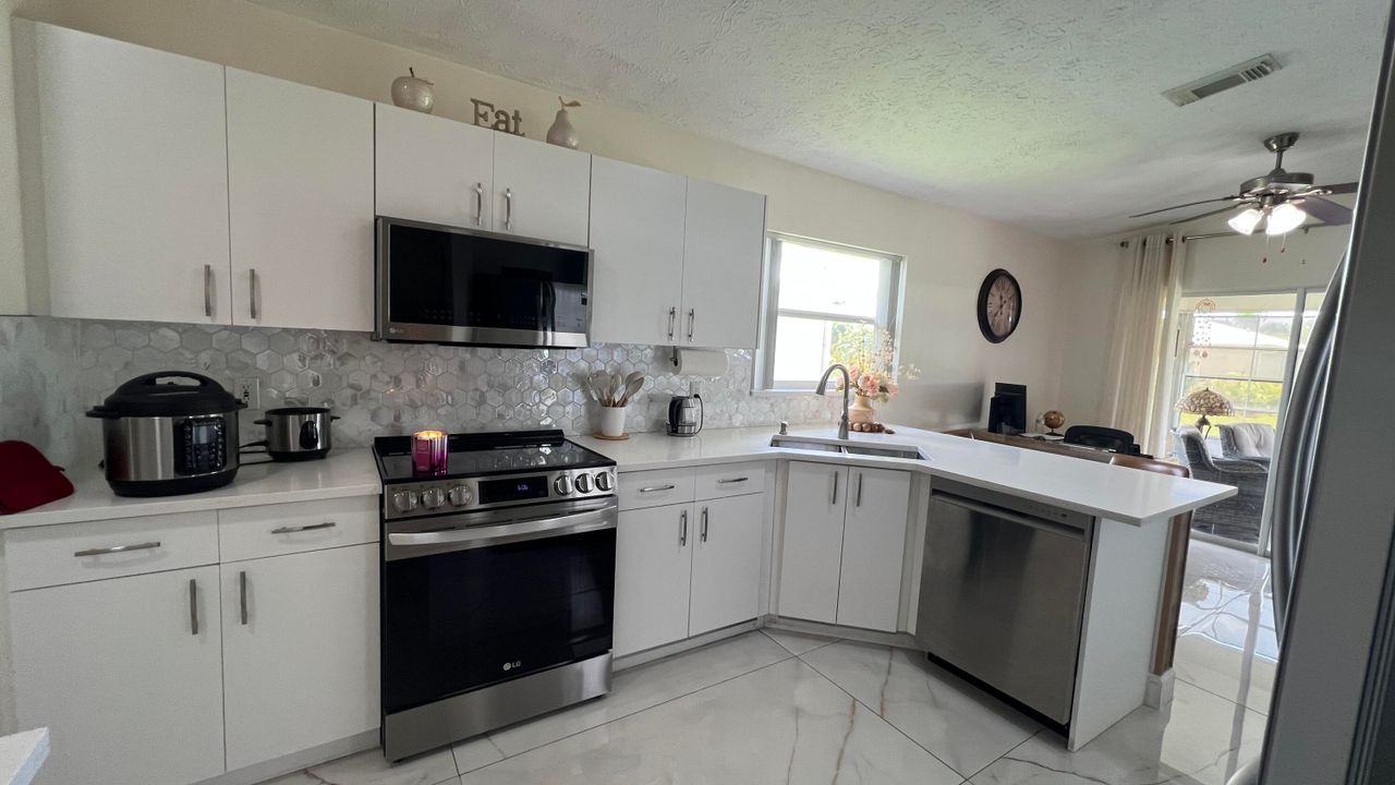 For Sale: $210,000 (3 beds, 2 baths, 1714 Square Feet)