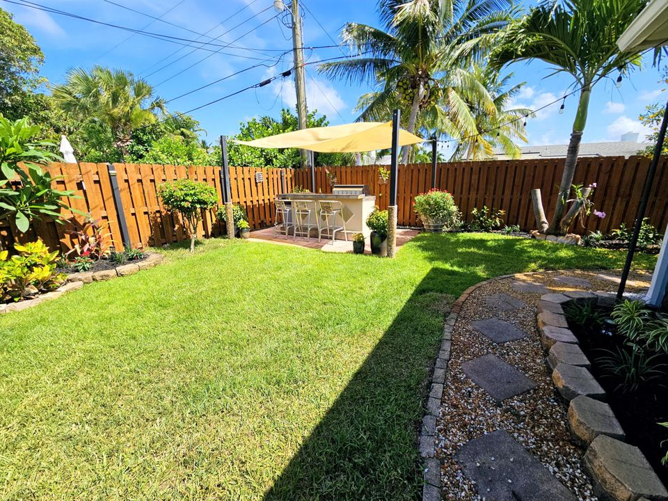 合同活跃: $1,082,000 (3 贝兹, 2 浴室, 1705 平方英尺)