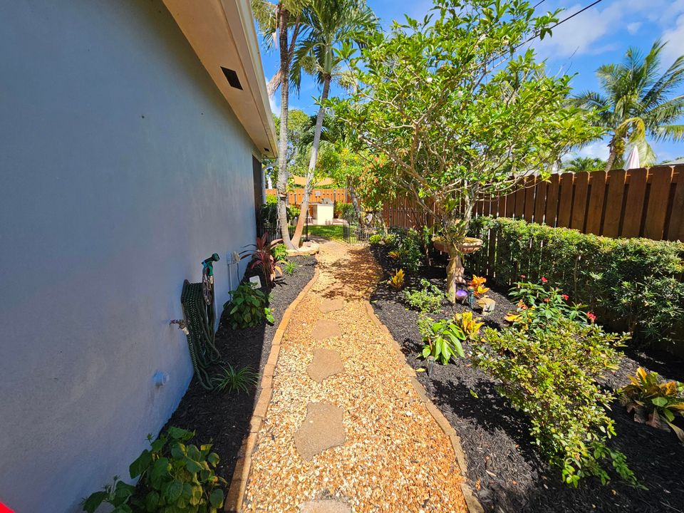 合同活跃: $1,082,000 (3 贝兹, 2 浴室, 1705 平方英尺)