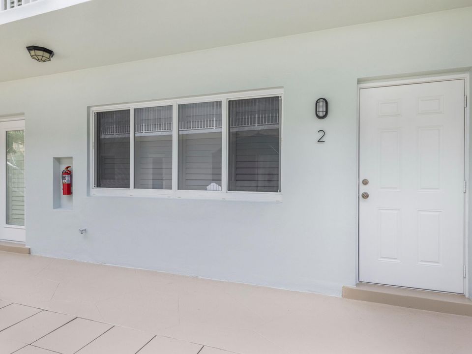 Под контрактом: $219,900 (1 спален, 1 ванн, 678 Квадратных фут)