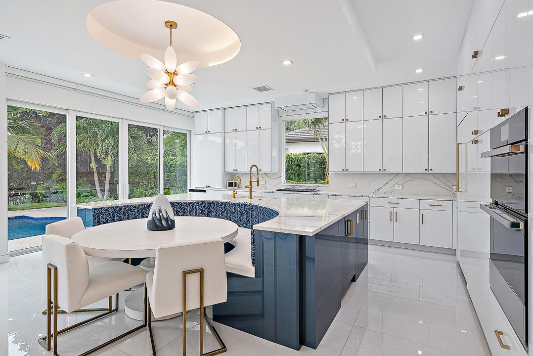 待售: $3,750,000 (3 贝兹, 3 浴室, 2450 平方英尺)