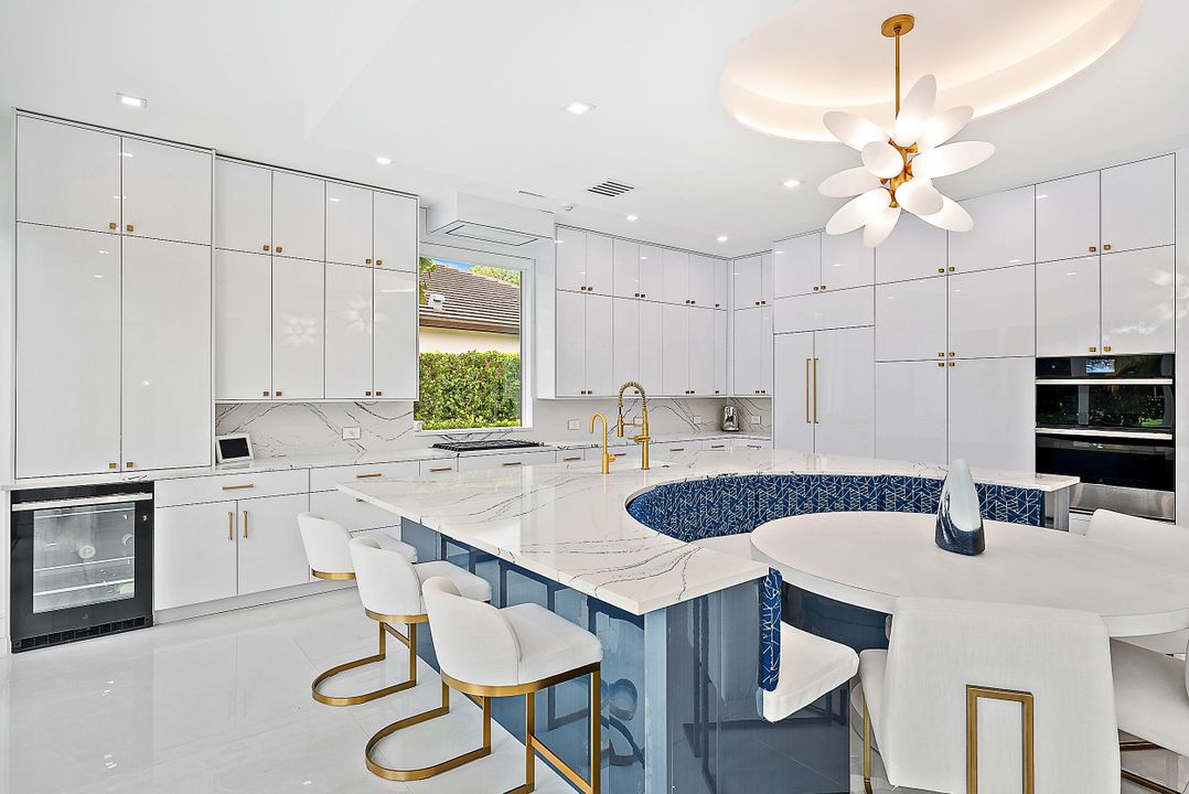 待售: $3,750,000 (3 贝兹, 3 浴室, 2450 平方英尺)