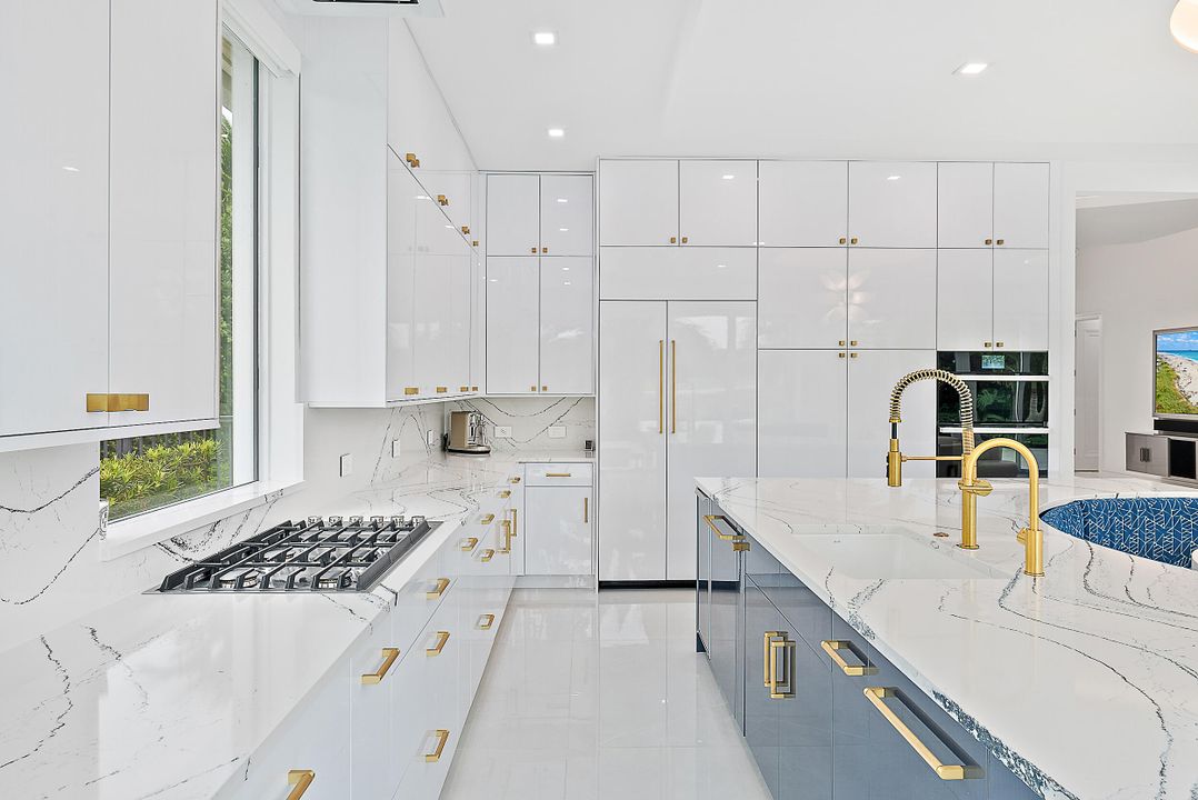 待售: $3,750,000 (3 贝兹, 3 浴室, 2450 平方英尺)