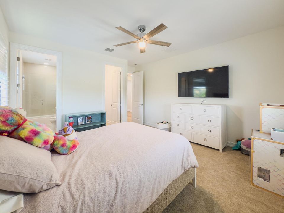 For Sale: $4,399,000 (6 beds, 5 baths, 5226 Square Feet)