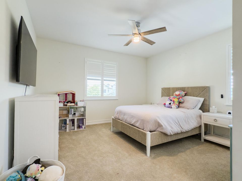 For Sale: $4,399,000 (6 beds, 5 baths, 5226 Square Feet)