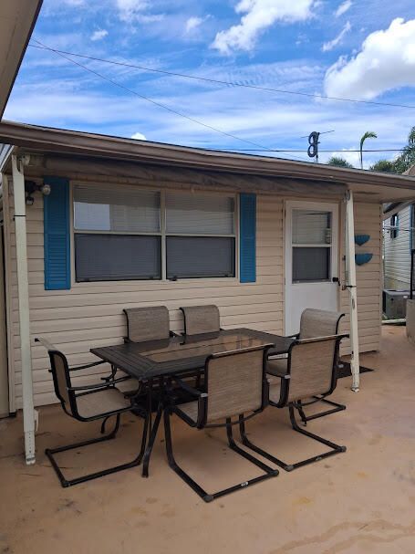 Active With Contract: $129,800 (2 beds, 1 baths, 728 Square Feet)