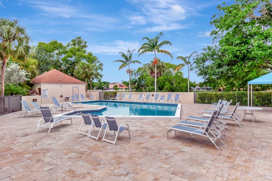 合同活跃: $269,000 (2 贝兹, 2 浴室, 1597 平方英尺)