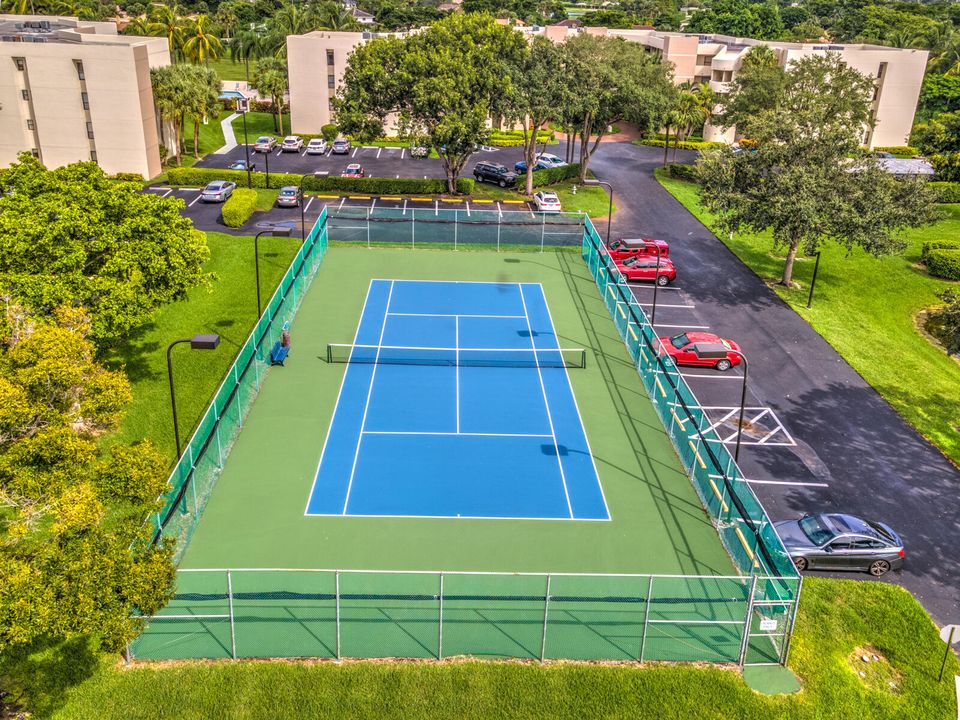 合同活跃: $269,000 (2 贝兹, 2 浴室, 1597 平方英尺)