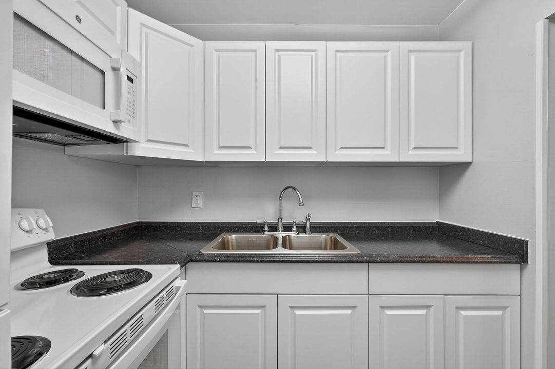 Под контрактом: $75,500 (1 спален, 1 ванн, 570 Квадратных фут)