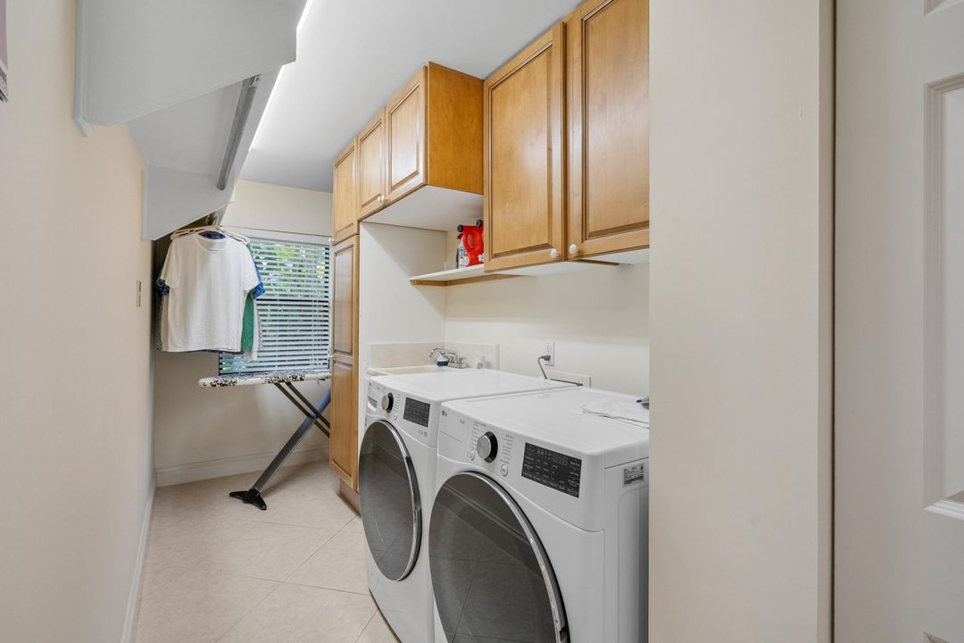 待售: $1,990,800 (3 贝兹, 3 浴室, 2815 平方英尺)