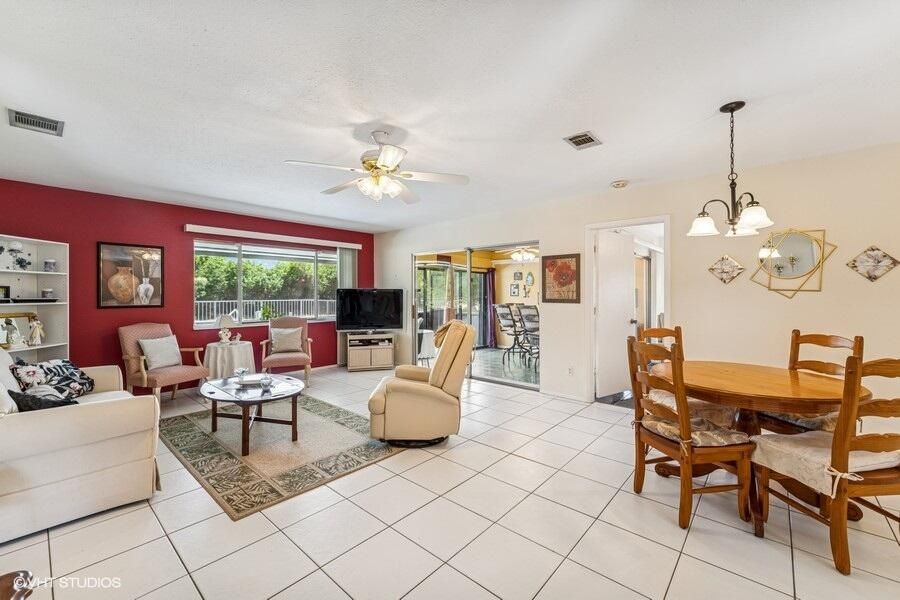 Active With Contract: $325,000 (3 beds, 2 baths, 1208 Square Feet)