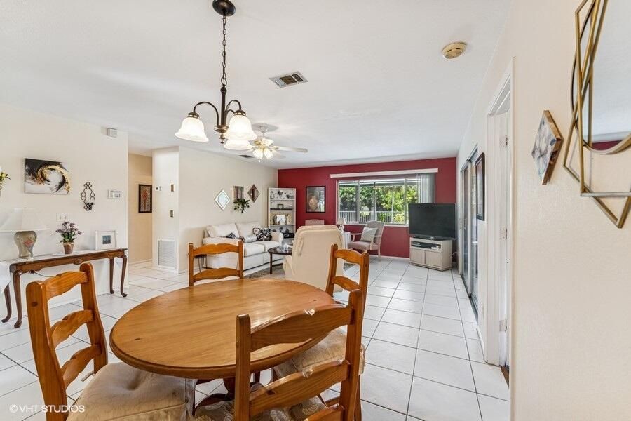 Active With Contract: $325,000 (3 beds, 2 baths, 1208 Square Feet)