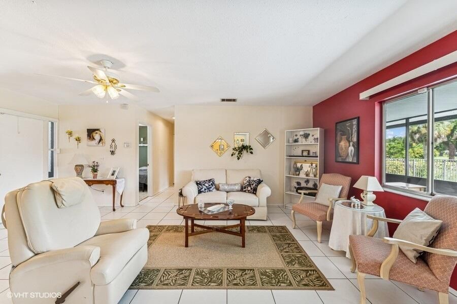 Active With Contract: $325,000 (3 beds, 2 baths, 1208 Square Feet)