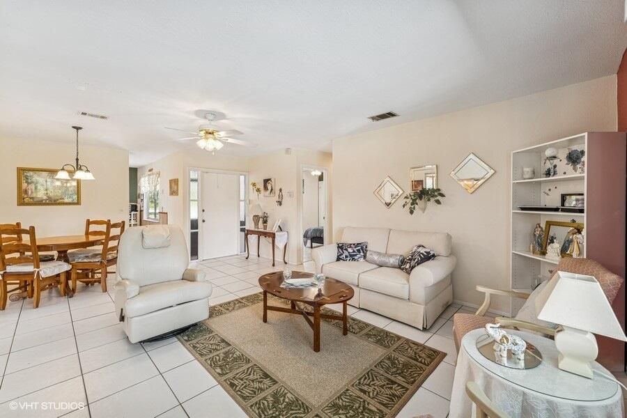 Active With Contract: $325,000 (3 beds, 2 baths, 1208 Square Feet)