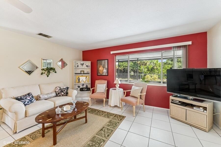 Active With Contract: $325,000 (3 beds, 2 baths, 1208 Square Feet)