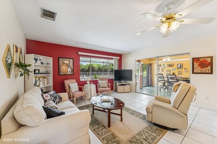 Active With Contract: $325,000 (3 beds, 2 baths, 1208 Square Feet)