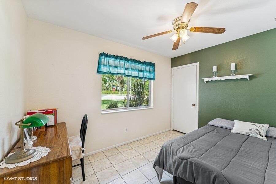 Active With Contract: $325,000 (3 beds, 2 baths, 1208 Square Feet)