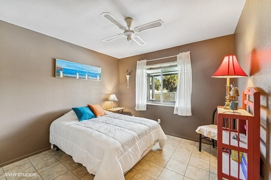 Active With Contract: $325,000 (3 beds, 2 baths, 1208 Square Feet)