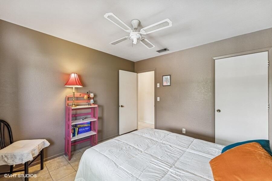 Active With Contract: $325,000 (3 beds, 2 baths, 1208 Square Feet)